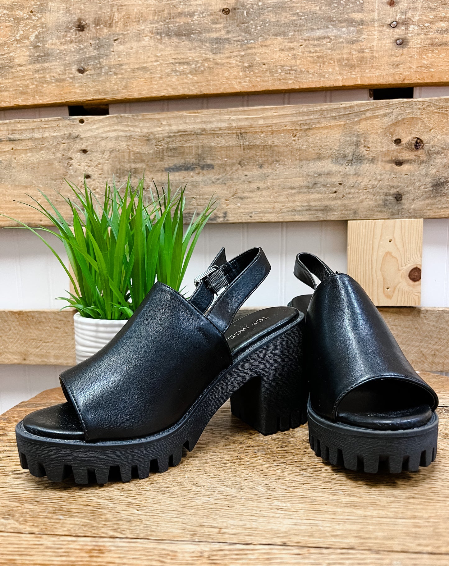 Chunky Heel Sandal - Black